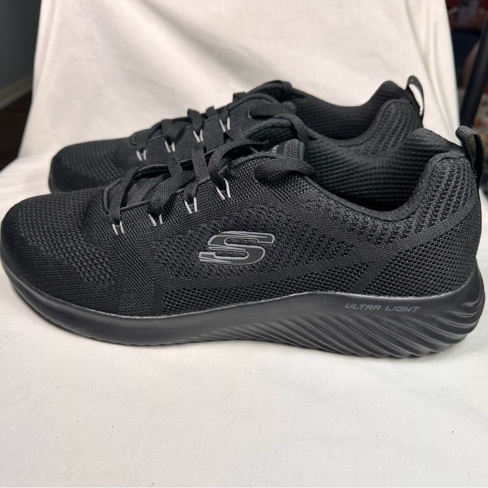 Skechers Men's Black Ultra Light Sneakers